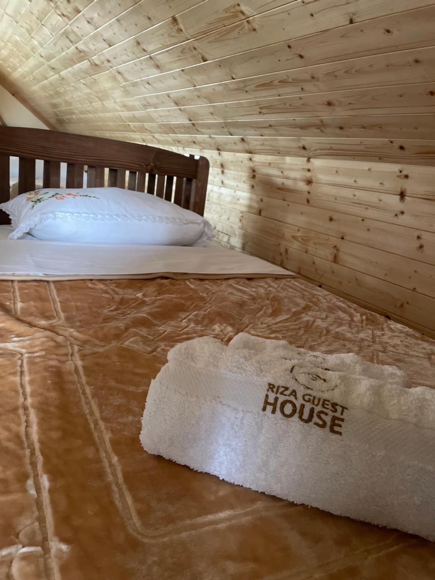 Riza Guest House Puke Esterno foto